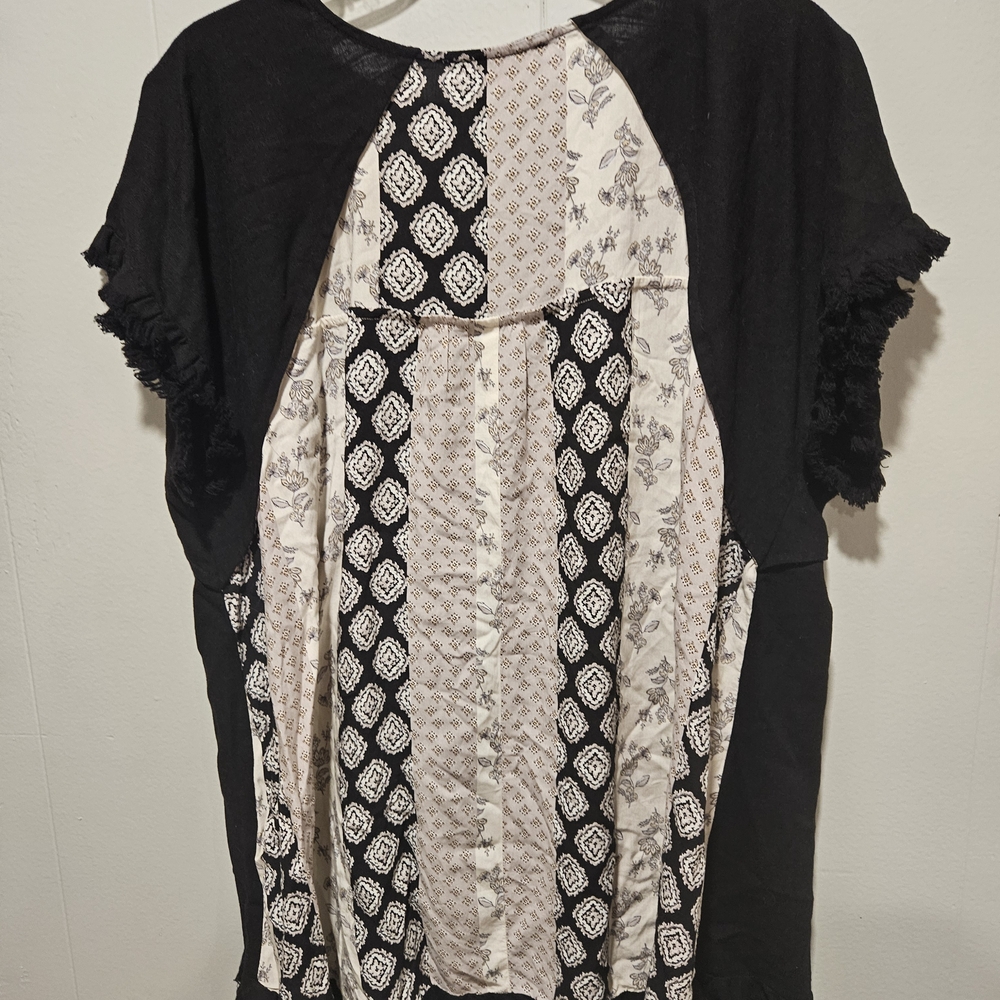 Umgee Women's Black Top With Fringe Sleeves - Picture 3 of 3
